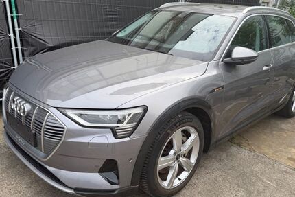 Audi e-tron 167.802 km 22.700 &euro; Essen 45145