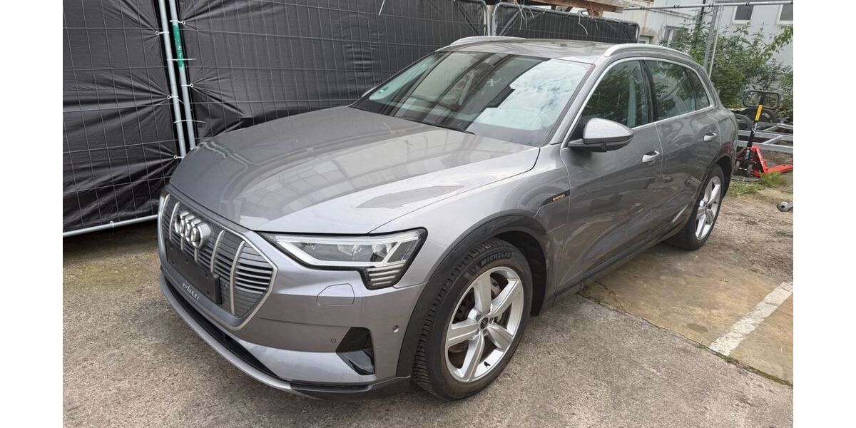 Audi e-tron 167.802 km 22.700 &euro; Essen 45145