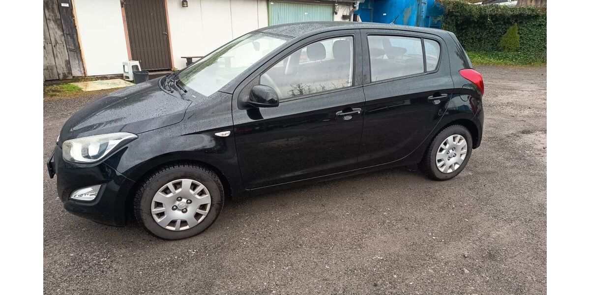 Hyundai i20 156.774 km 3.200 &euro; Hattingen 45527