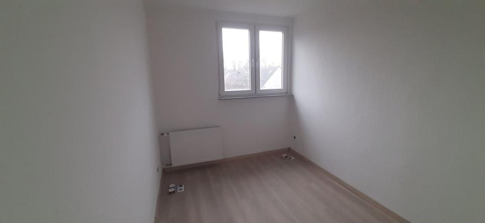 Frisch renovierte Dachgeschosswohnung 4 zimmer