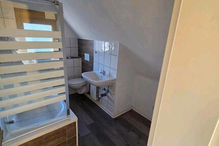 Mietwohnung auf Wunsch mit Garten und Garage 3 zimmer