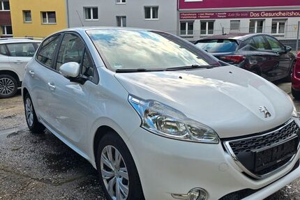 Peugeot 208 94.000 km 4.900 &euro; Essen 45144