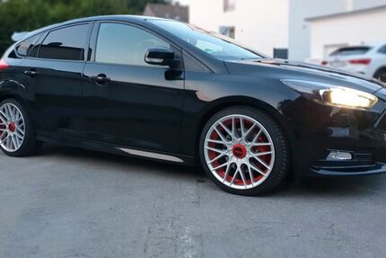 Ford Focus 192.020 km 12.499 &euro; Haan 42781