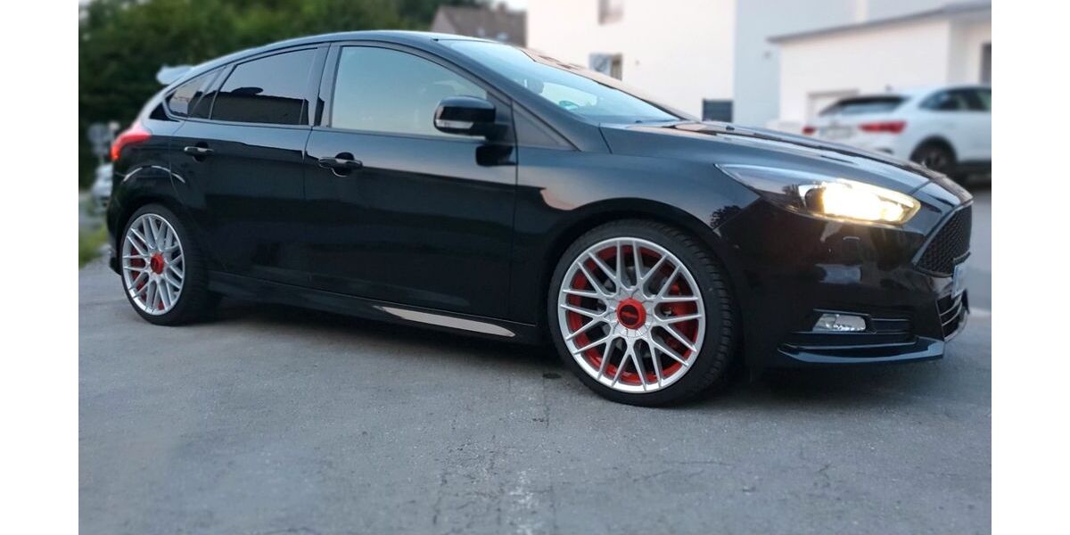 Ford Focus 192.020 km 12.499 &euro; Haan 42781