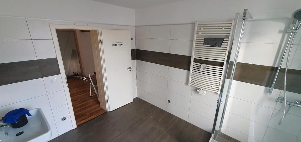 Schöne Dachgeschoss Wohnung mit Einbauküche sofort bezugsfertig 3 zimmer
