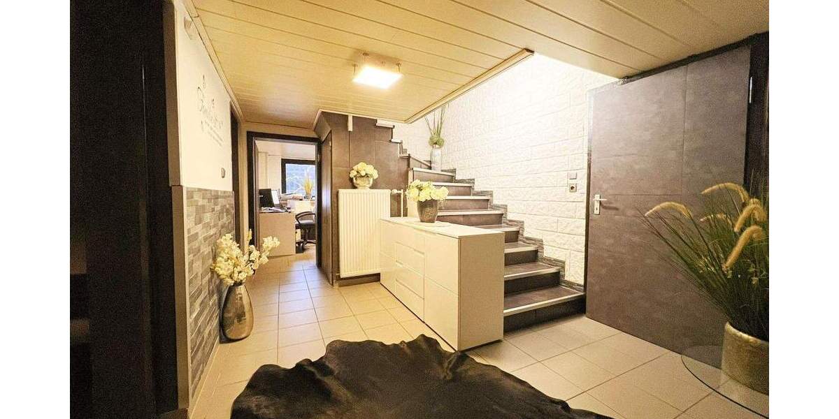 Freistehendes Zwei-Familienhaus mit großem Garten und Garage in DU-Bergheim 7 zimmer