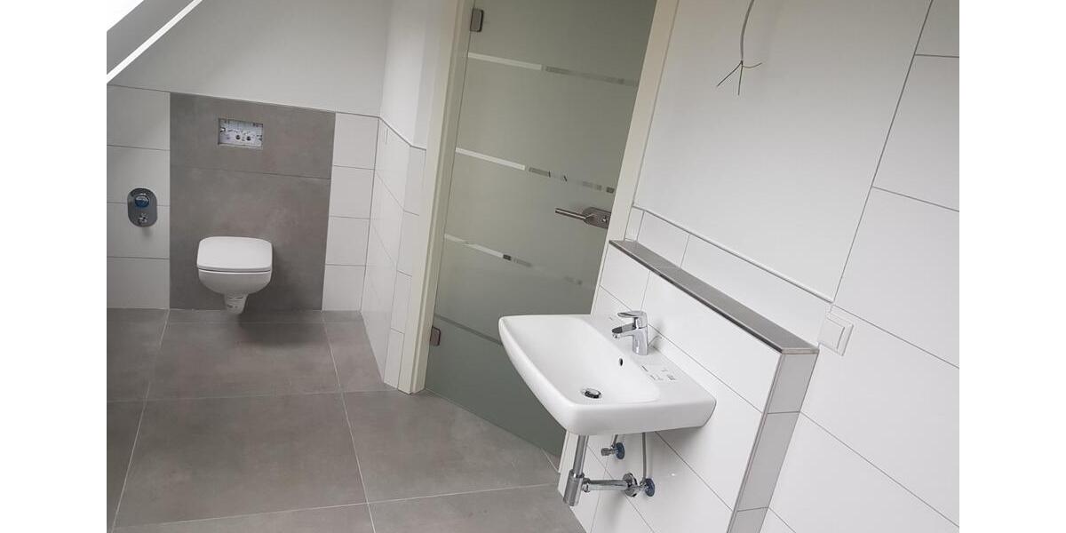 Dachgeschoßwohnung Oberhausen - 3.5 Zimmer, 96 m&sup2;, 930&euro; | Angebot:25857298