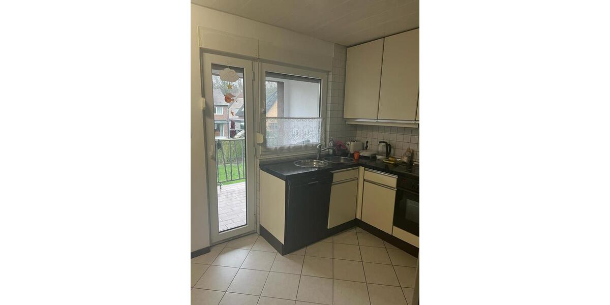 Erdgeschoßwohnung Duisburg Huckingen - 4 Zimmer, 95 m&sup2;, 1.200&euro; | Angebot:25235977