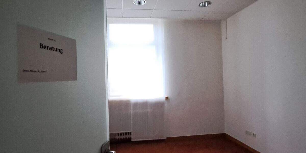Gewerbeobjekt Duisburg Untermeiderich - 6 Zimmer, 380 m&sup2;, 3.200&euro; | Angebot:25799436