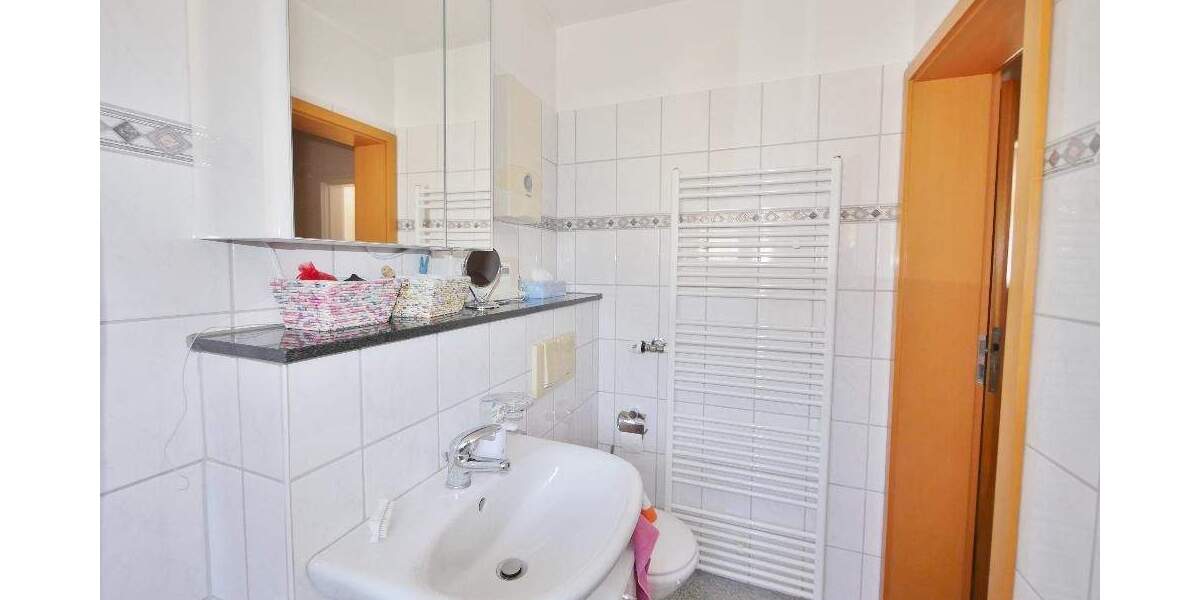 Attraktive Doppelhaushälfte auf großem Süd-West Grundstück in ruhiger Lage von Haan-Gruiten 5 zimmer