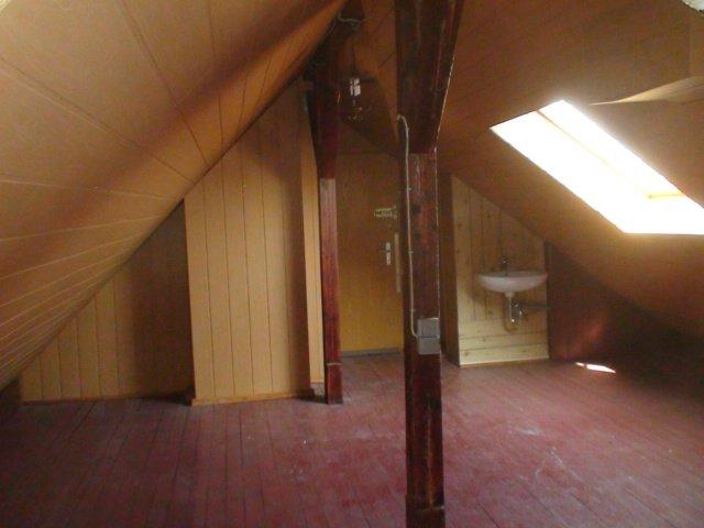 Dachgeschoßwohnung Oberhausen - 3 Zimmer, 70 m&sup2;, 120.000&euro; | Angebot:26945409