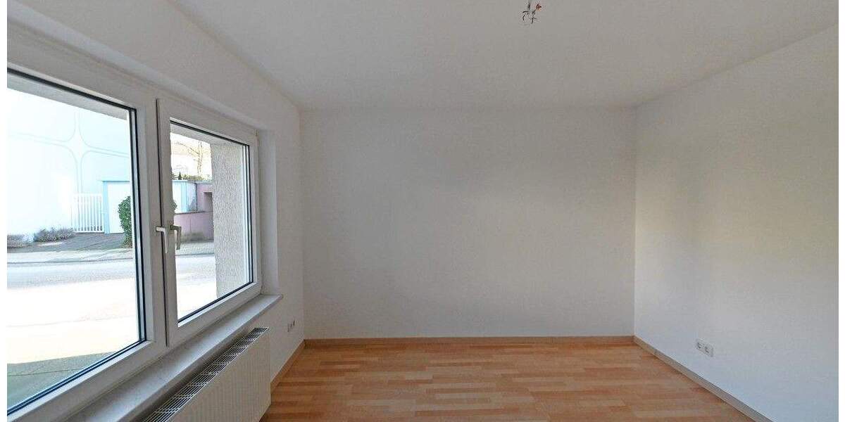 Mitten im Dorf! 4-R.-ETW mit Terrasse, Gärtchen & Stellplätzen in Heisingen 4 zimmer