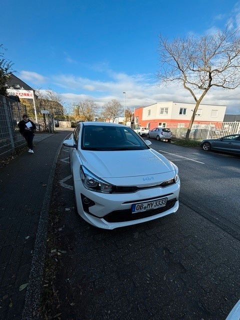 Kia Rio 32.000 km 19.900 € Oberhausen 46047