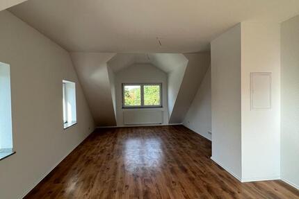 Helle und gepflegte Dachgeschosswohnung 2023 Saniert 2 zimmer