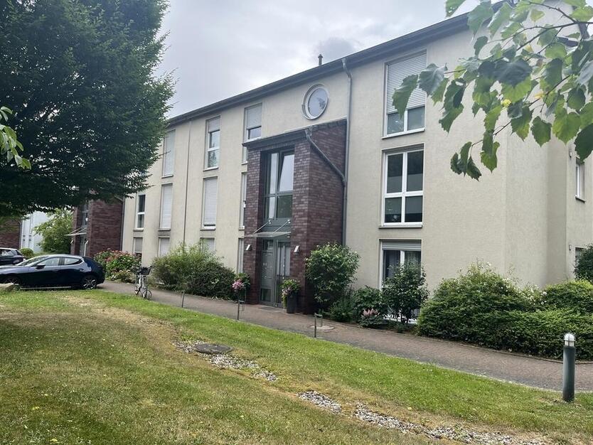 Bei VIVAWEST die Sonnenstrahlen auf dem eigenen Balkon genießen. zimmer