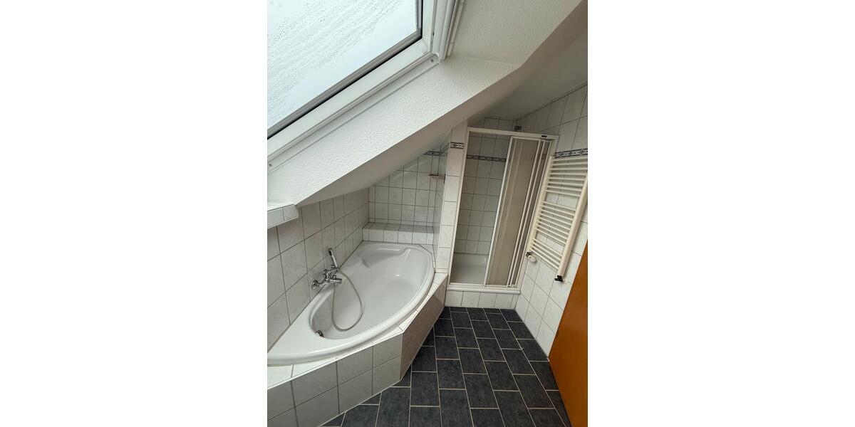 3-Zimmer-DG-Wohnung ca. 100 qm mit Balkon in Velbert 3 zimmer