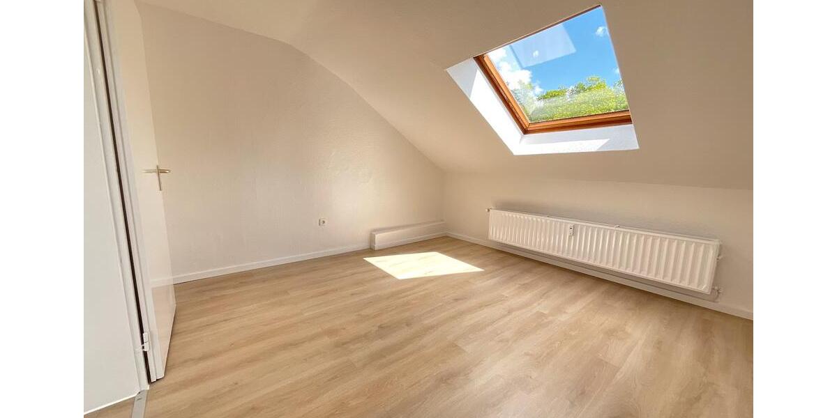 Schöne Dachgeschosswohnung mit Denkmalschutz 3 zimmer