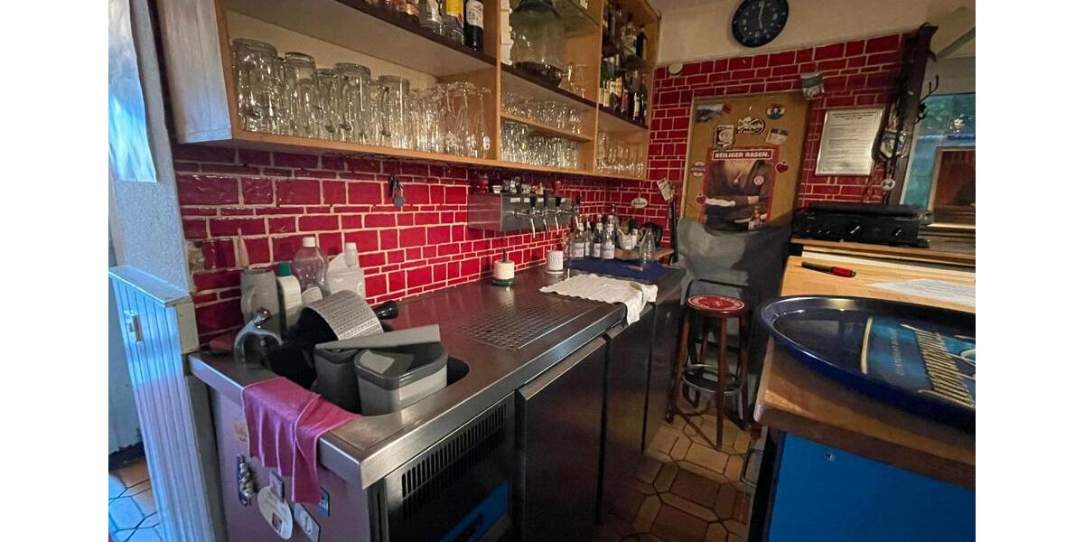 Kegelbahn mit Gaststätte und Inventar 