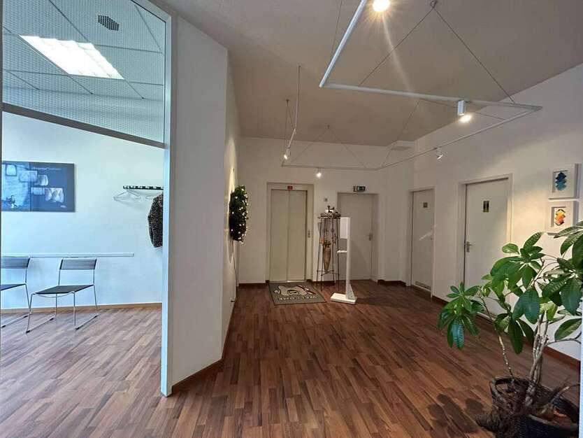 Büro in Neuss 3.000 € 253 m²