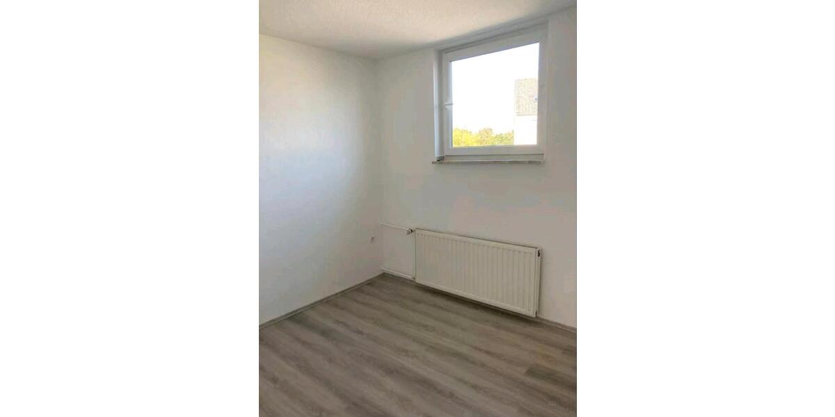 Dachgeschoßwohnung Duisburg Essenberg - 3.5 Zimmer, 83 m&sup2;, 900&euro; | Angebot:26702245