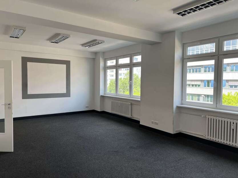Büro in Berlin 14.029 € 779 m²