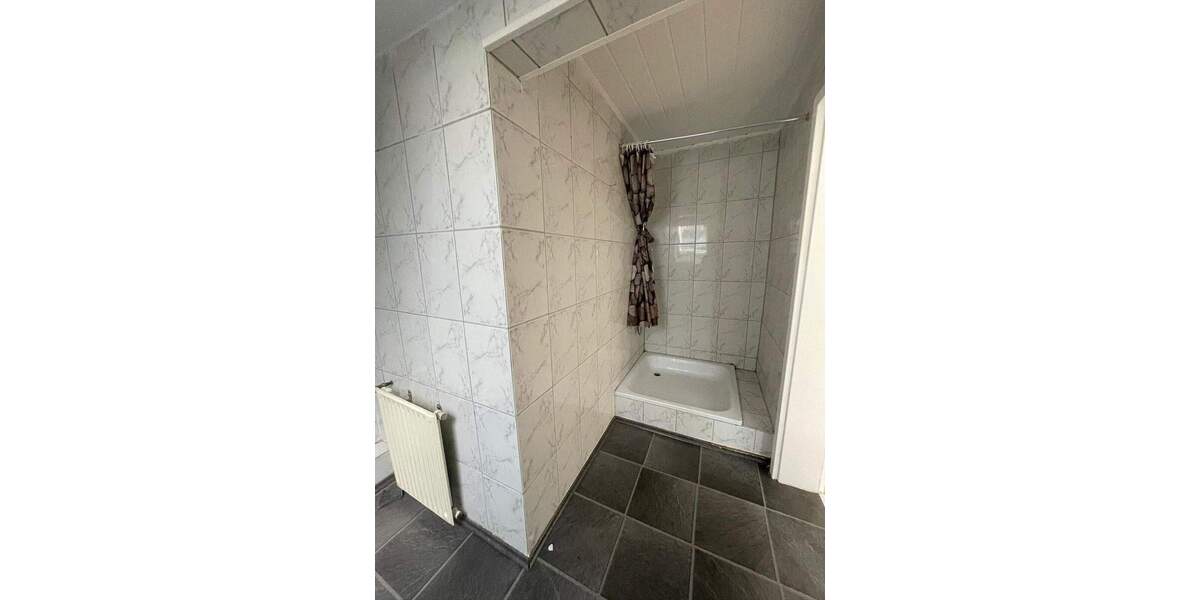 == Reserviert == Ungeschliffener Diamant zimmer