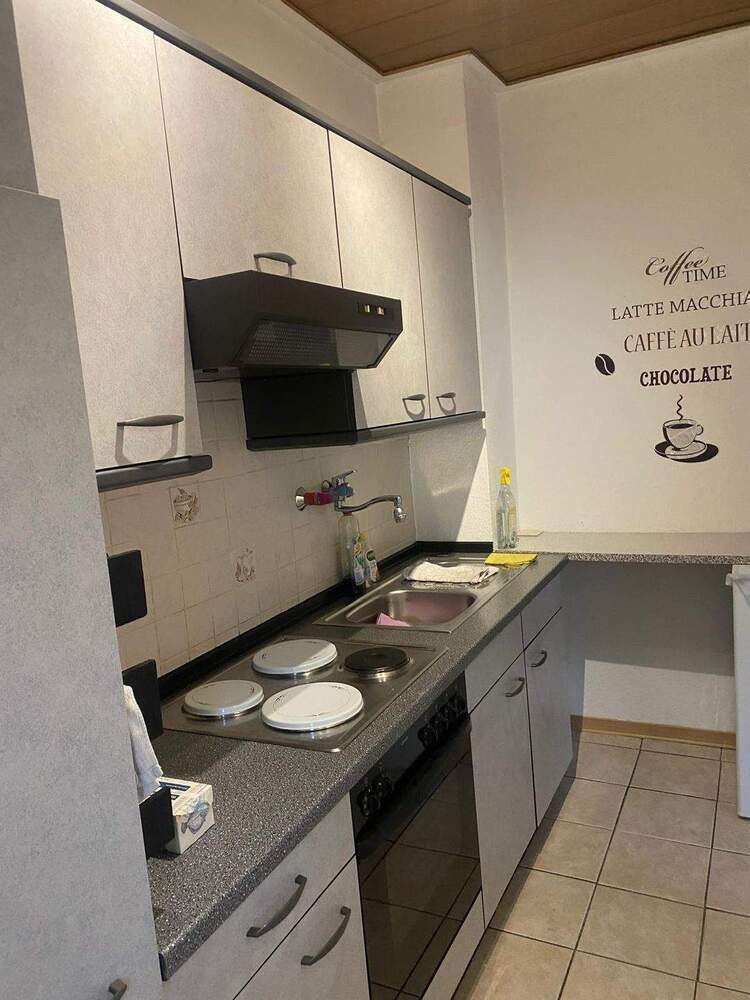 Attraktive 2-Zimmer-Wohnung frisch renoviert und bezugsbereit - Duschbad Böden Laminat Wände Einbauküche etc.TOPPP