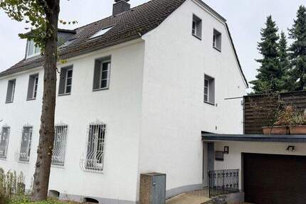 Renovierungsbedürftiges 2-Familienhaus mit Garage und parkähnlichen Grundstück 5 zimmer