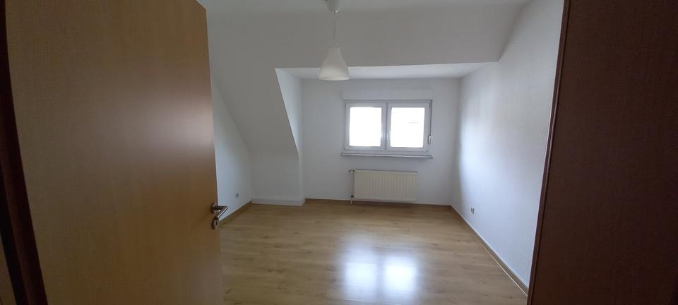 Dachgeschoßwohnung Oberhausen Biefang - 2.5 Zimmer, 48 m&sup2;, 350&euro; | Angebot:25873054