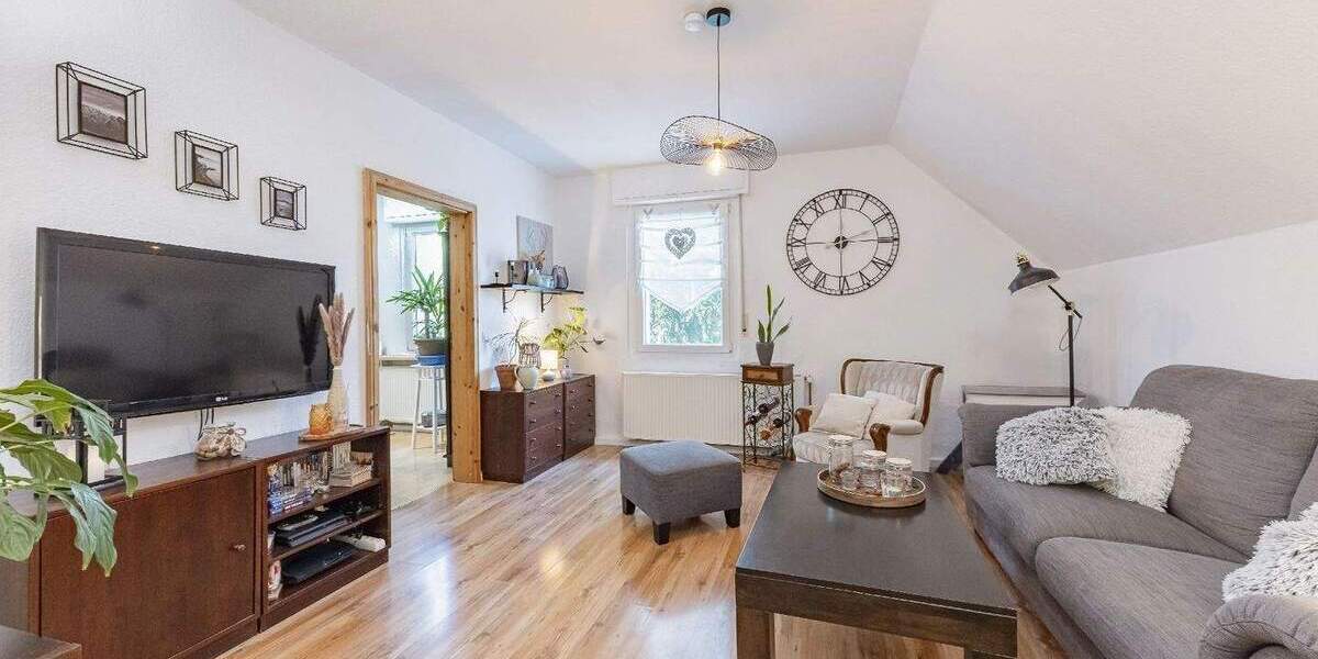 Wohnglück trifft Mieteinnahme: Freistehendes Zweifamilienhaus mit traumhaftem Garten 7 zimmer