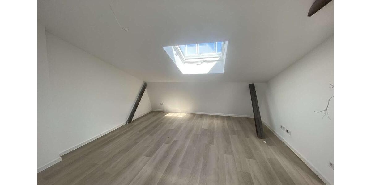 Dachgeschoßwohnung Gevelsberg - 3 Zimmer, 102 m&sup2;, 990&euro; | Angebot:25215040
