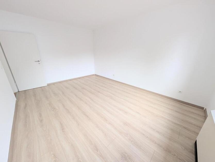 **Einziehen und wohlfühlen! +Balkon + modernes Tageslichtbad +Laminat +Gäste-WC** zimmer