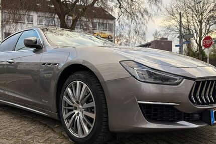Maserati Ghibli 55.000 km 34.900 &euro; Mülheim 45472