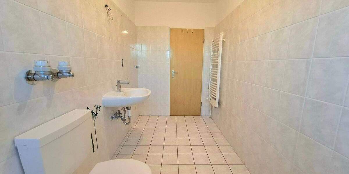 Attraktive 3-Zimmer-Wohnung mit großem Balkon & eigenem PKW-Stellplatz 3 zimmer