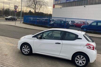 Peugeot 208 88.000 km 4.999 € Düsseldorf 40599