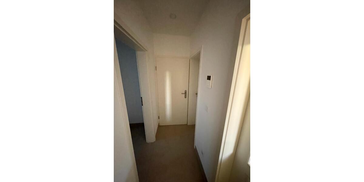 RE: kernsanierte Wohnung ca 85 qm + Dachterrasse 3 zimmer