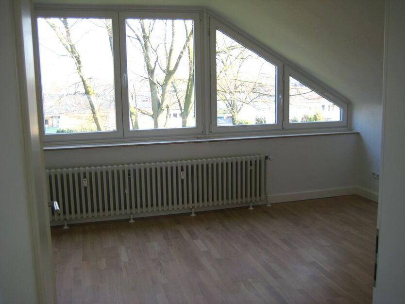 Provisionsfrei* Mehrfamilienhaus, 4 WE in Top Lage, EG 92 qm mit Garten u. Garage frei