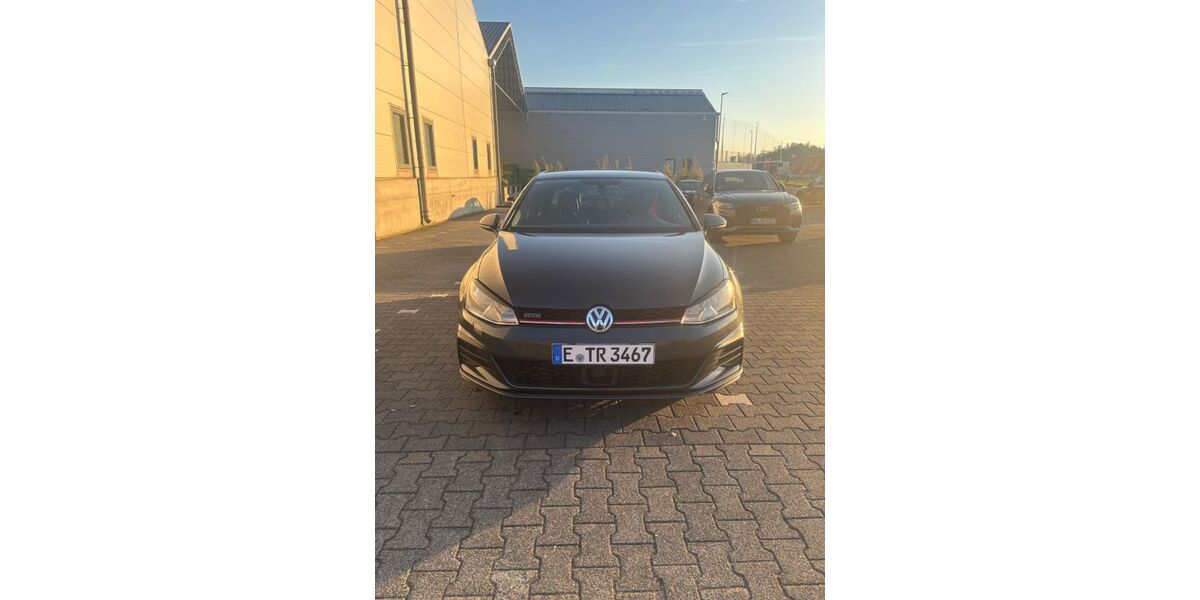 VW Golf 176.000 km 13.500 &euro; Essen 45359