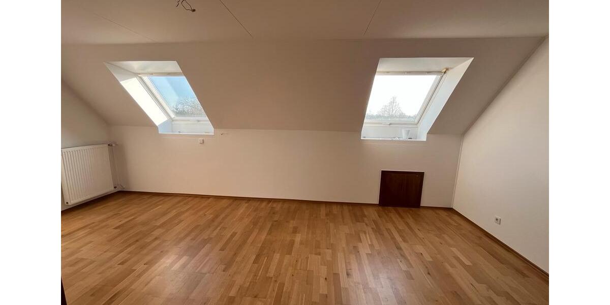 Schöne helle und gepflegte 3,5 Zi DG-Wohnung mit Balkon in Voerde 3.5 zimmer