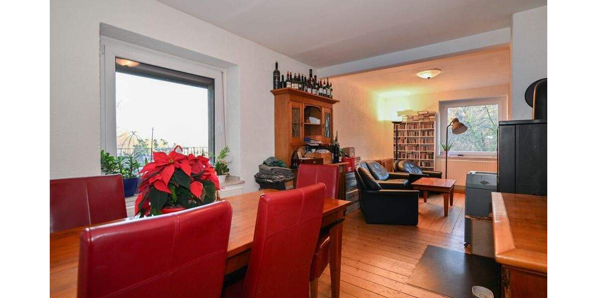 Bruchsteinhaus im Grünen: Gepflegtes Einfamilienhaus mit großem Grundstück in Niederbonsfeld 4 zimmer