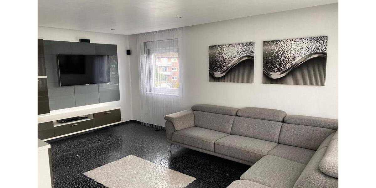 Luxuriöse Wohnung Eigentumswohnung m. Balkon & Garage + Parkplatz 3 zimmer