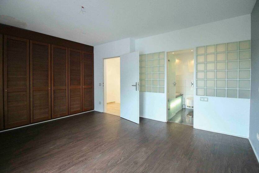 Leben in der Innenstadt: Gepflegtes Reihenmittelhaus samt Dachterrasse und TG-Stellplatz 5 zimmer