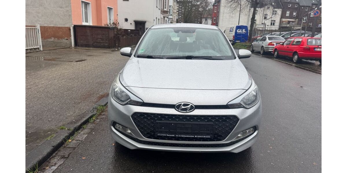 Hyundai i20 126.000 km 7.199 &euro; Gelsenkirchen 45879