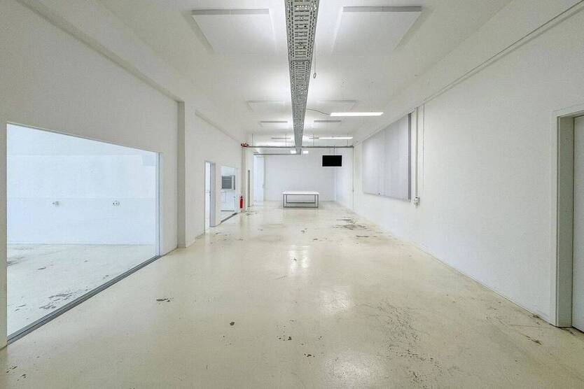 PREISWERTES BÜRO STUDIO MIT LAGER - 320 m² - 3 BÜROS - KÜCHE - LASTENAUFZUG - AUFZUG - AUFGETEILT