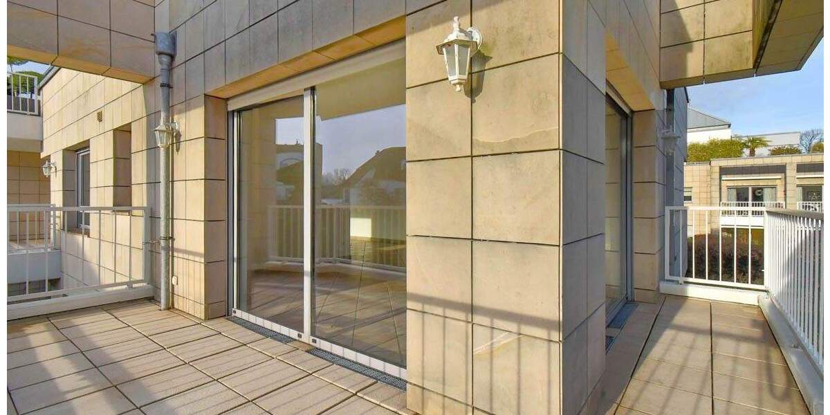 Stilvoll in Spitzenlage! Barrierefreie 4½ R.-Wohnung mit Aufzug, Balkon & 2 Garagen in Bredeney 4 zimmer