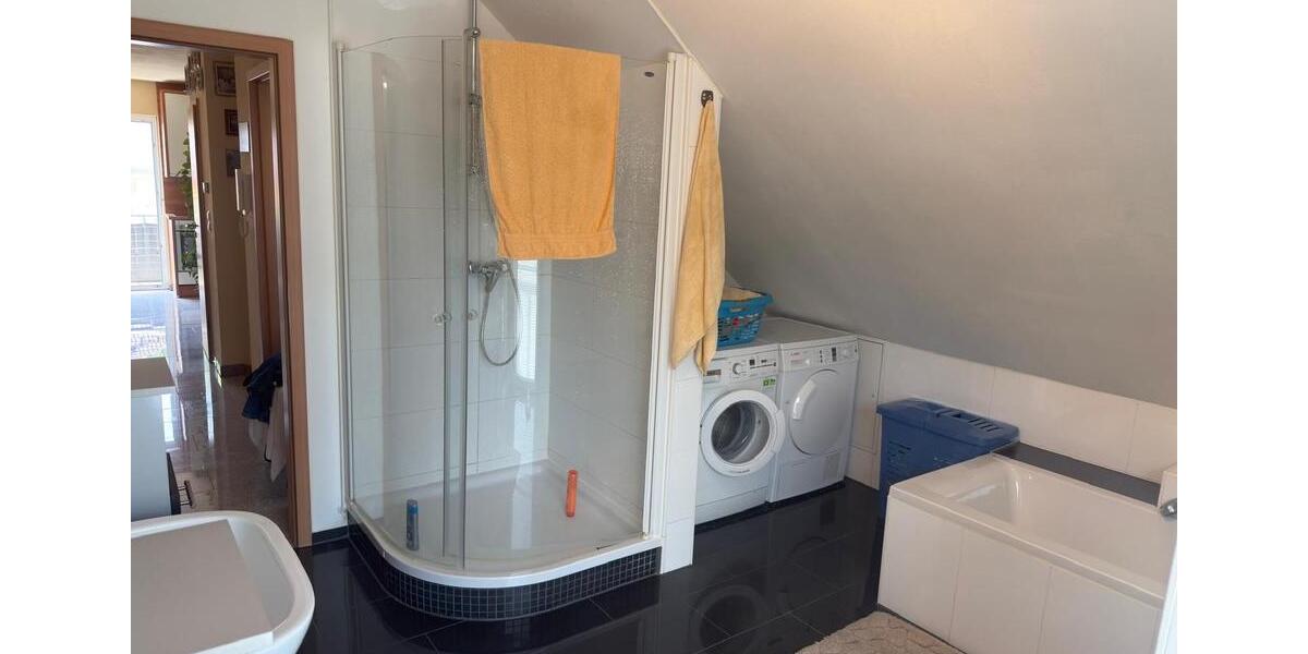 Dachgeschoßwohnung Duisburg Duisburg-Mitte - 2.5 Zimmer, 65 m&sup2;, 195.000&euro; | Angebot:26815438