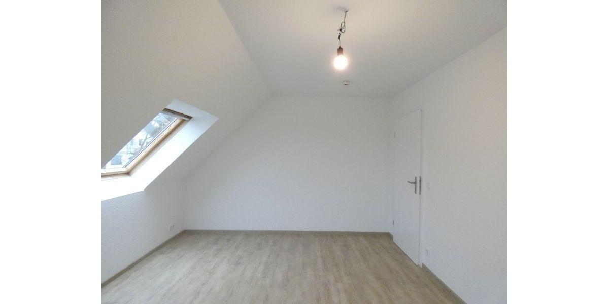 Dachgeschoßwohnung Essen Stadtbezirk II - 3 Zimmer, 81 m&sup2;, 955&euro; | Angebot:25720444