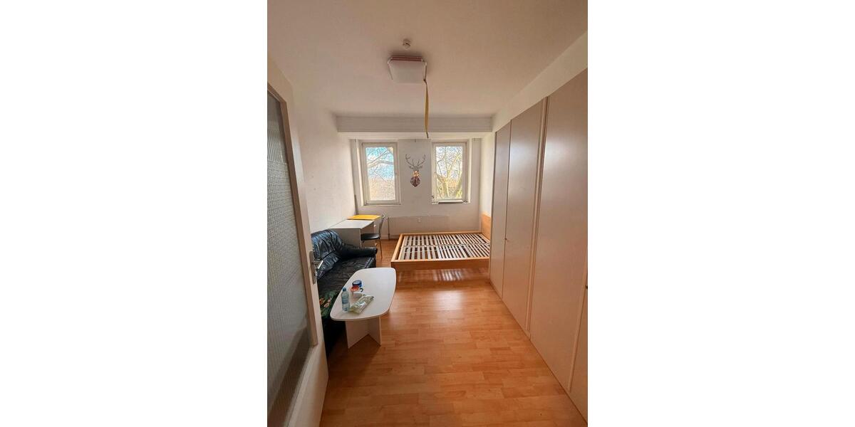 Dachgeschoßwohnung Essen Stadtbezirk III - 4 Zimmer, 90 m&sup2;, 900&euro; | Angebot:26052846