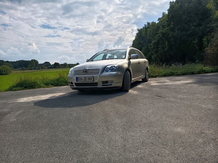 Toyota Avensis 215.000 km 7.000 € Dinslaken 46535