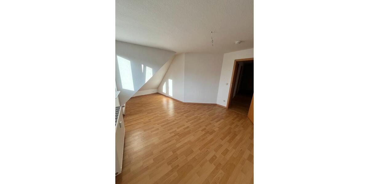 Dachgeschoßwohnung Essen Stadtbezirk III - 2 Zimmer, 73 m&sup2;, 118.000&euro; | Angebot:26061703